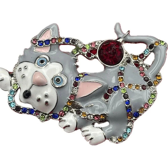 Holiday Lane Gray Cat Wrapped In Colorful Crystal Yarn Lapel Pin - Picture 3 of 3